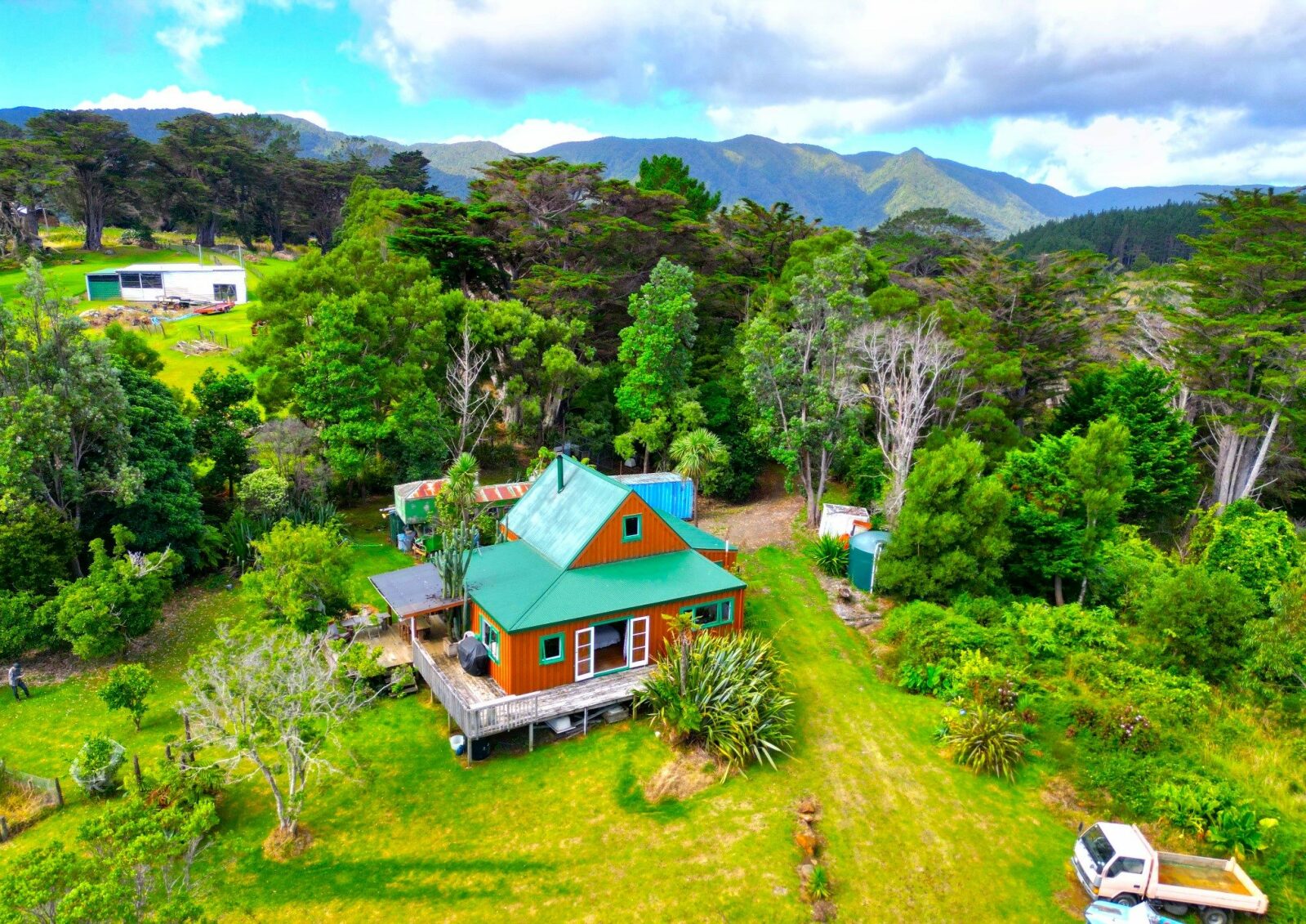 Rural Lifestyle With West Coast Ocean Views