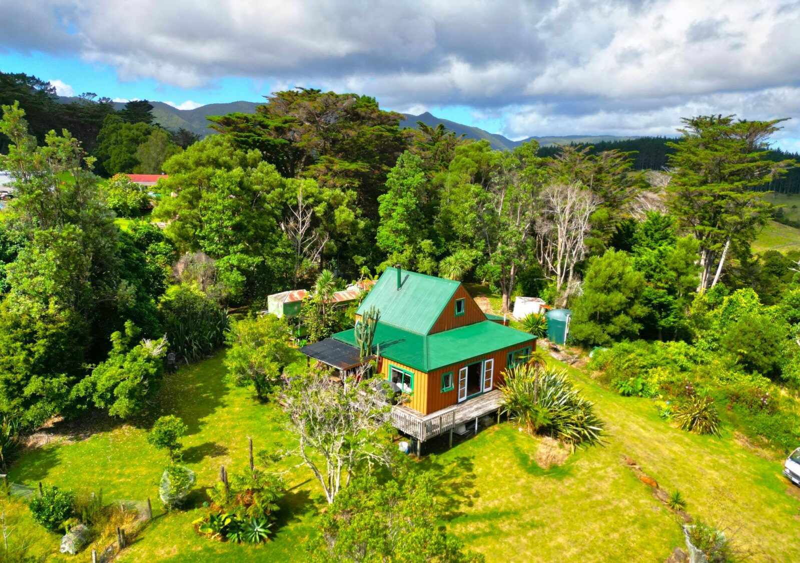 Rural Lifestyle With West Coast Ocean Views