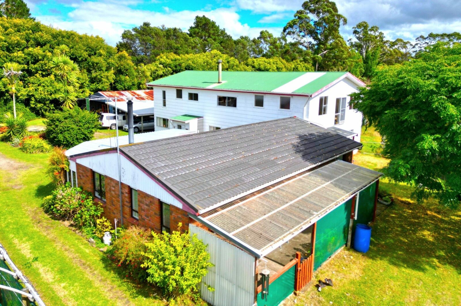 Lifestyle Oasis With Income Potential!