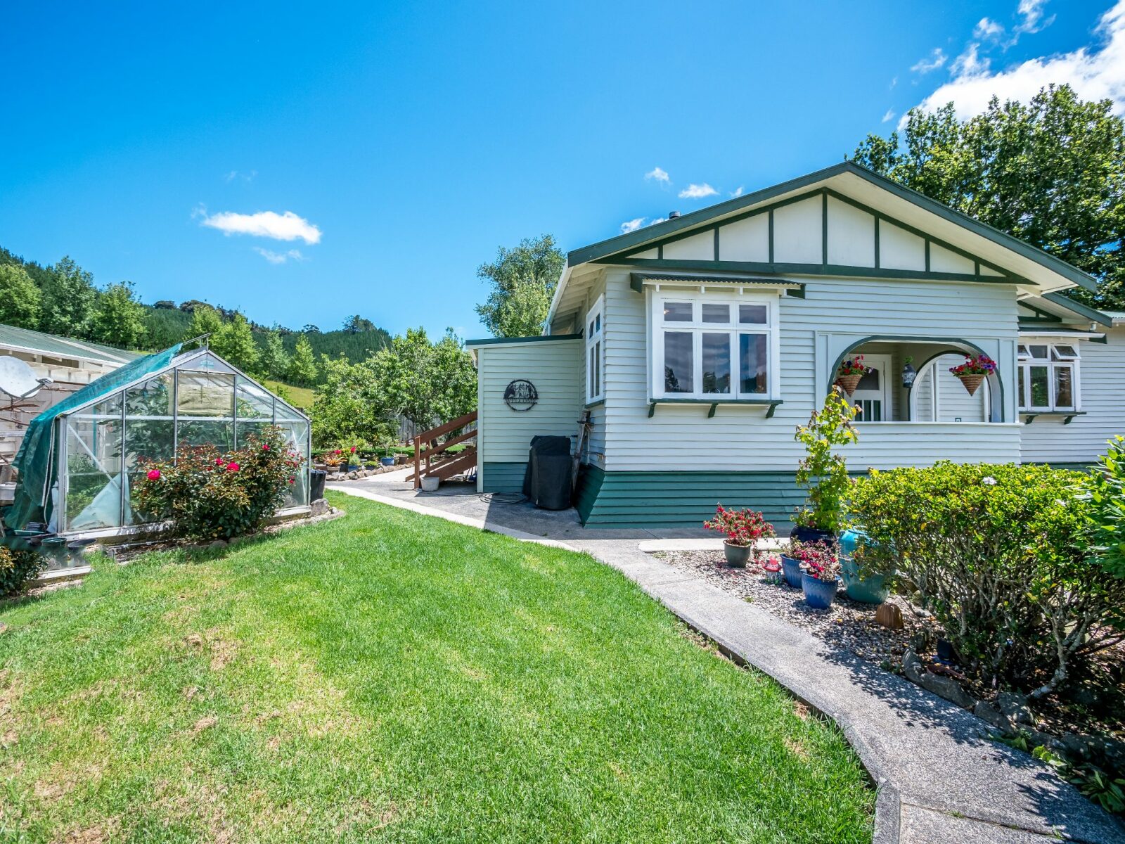 Horse/Cattle Breeding Stud, Home & Infrastructure