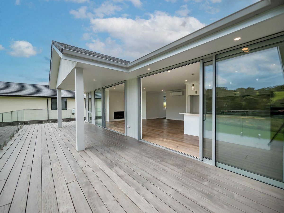 Stylish and Luxurious New Family Retreat Awaits!