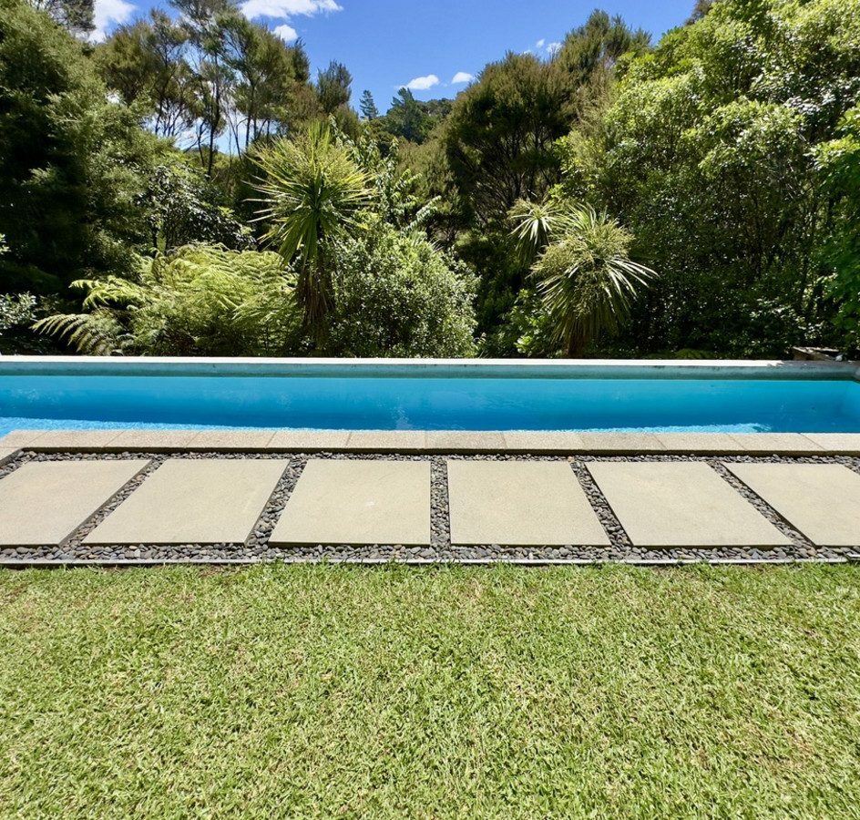Modern Oasis with Heated Swimming Pool and Entertainer’s Dream!