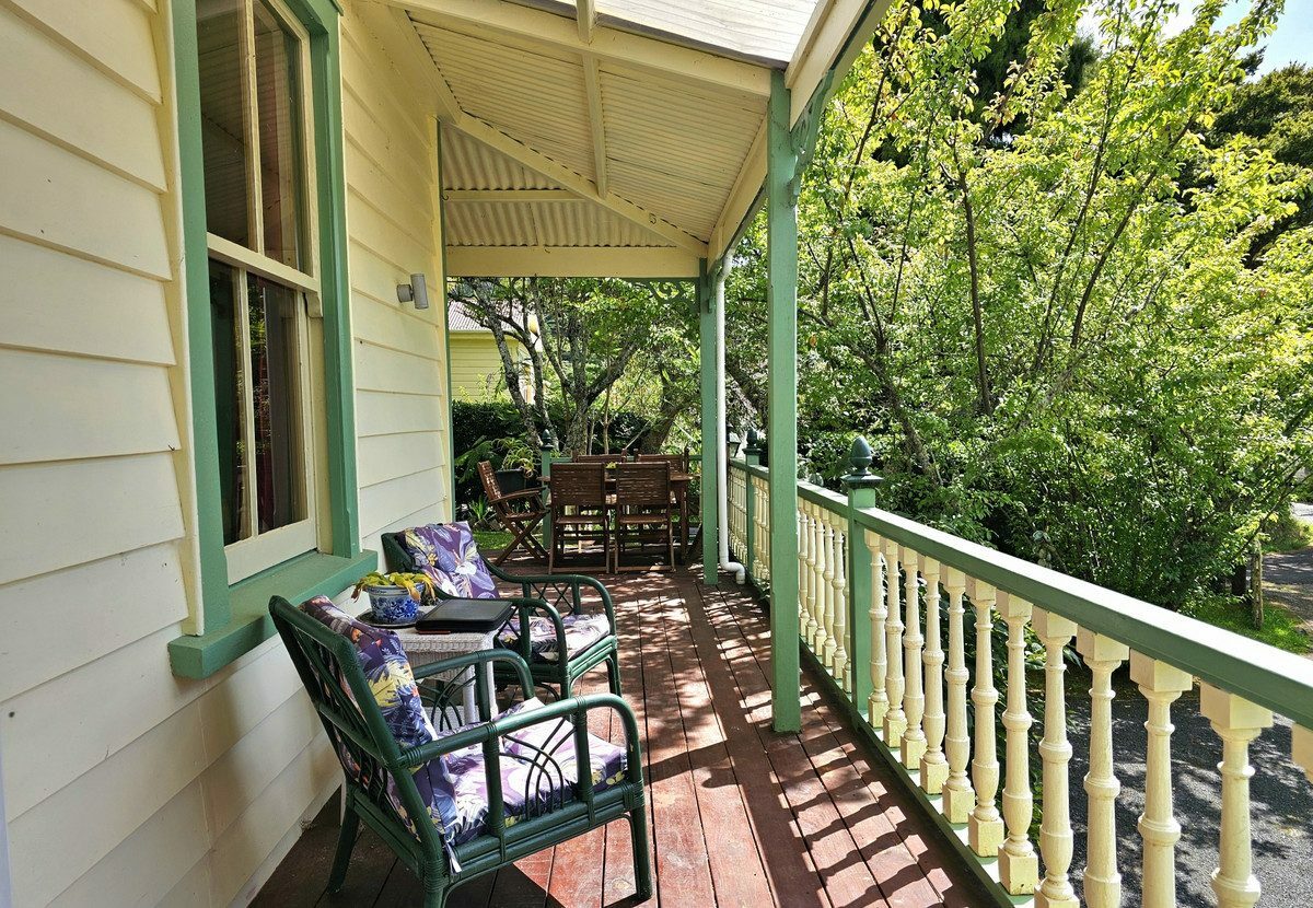 Character Kauri Villa in the Heart of Kohukohu