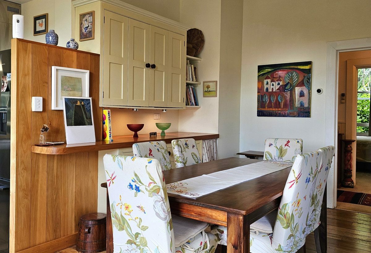 Character Kauri Villa in the Heart of Kohukohu