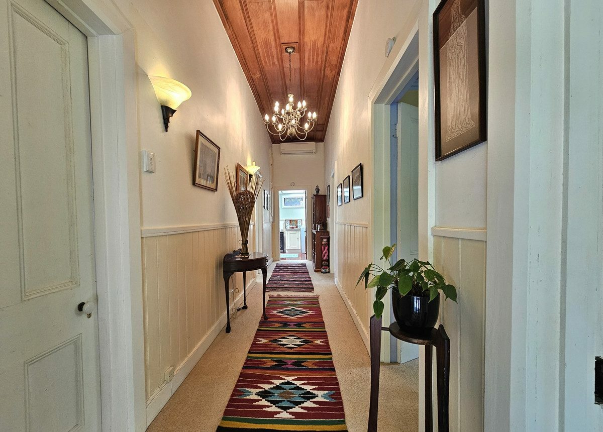 Character Kauri Villa in the Heart of Kohukohu