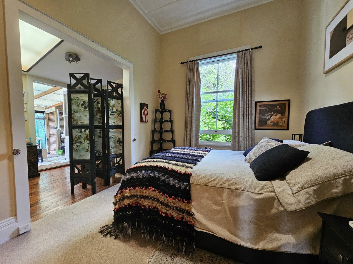 Character Kauri Villa in the Heart of Kohukohu