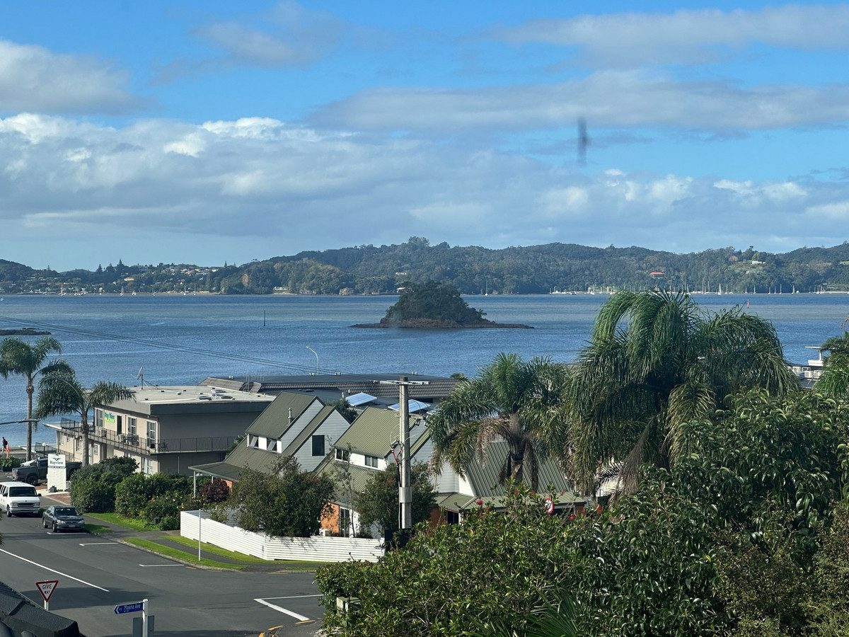 Location, Water views and All-Day Sun!