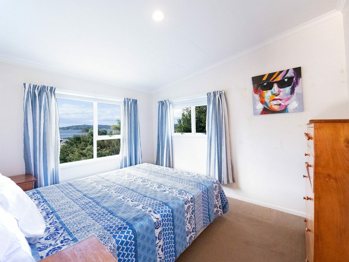 Location, Water views and All-Day Sun!