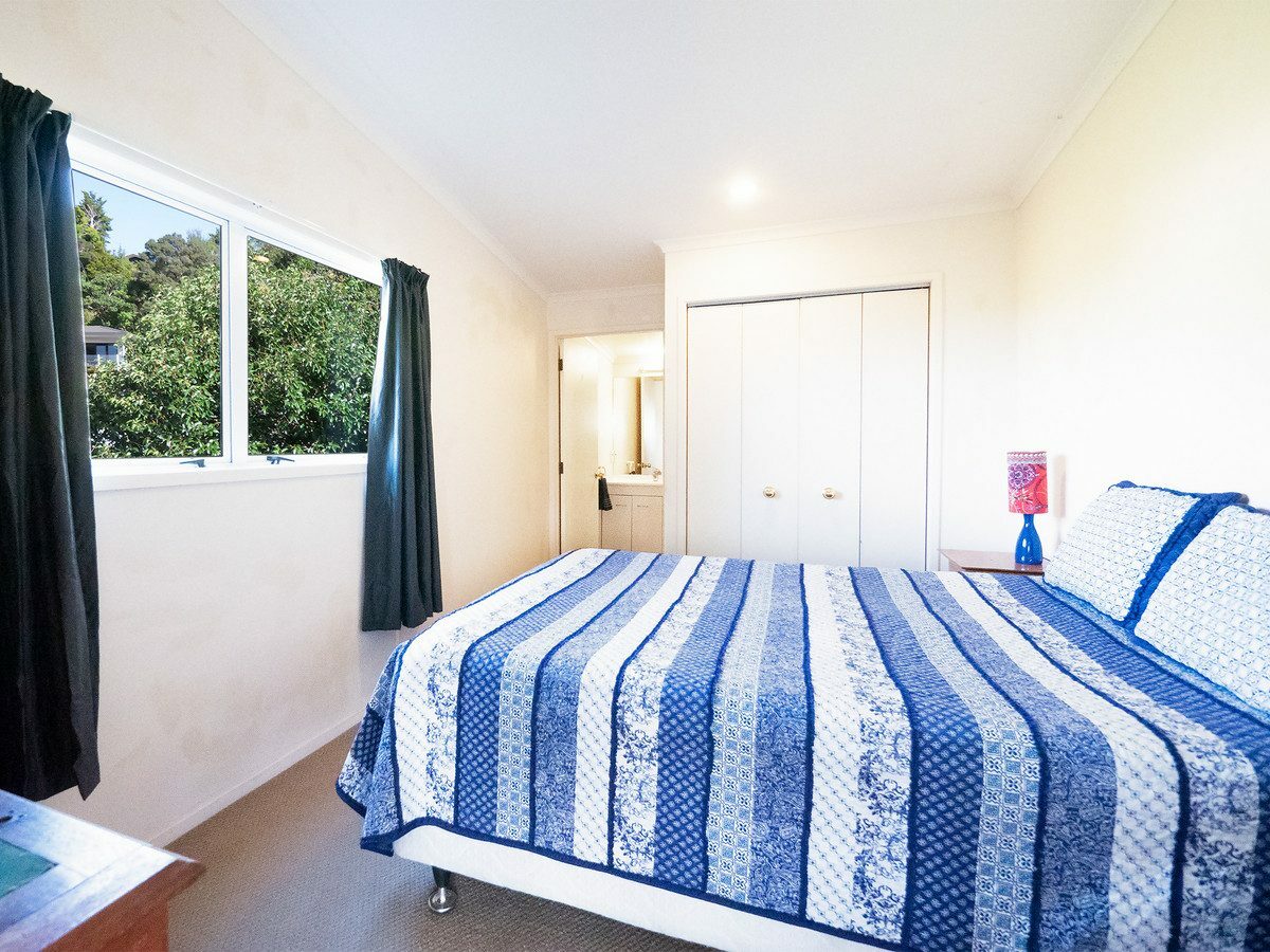 Location, Water views and All-Day Sun!
