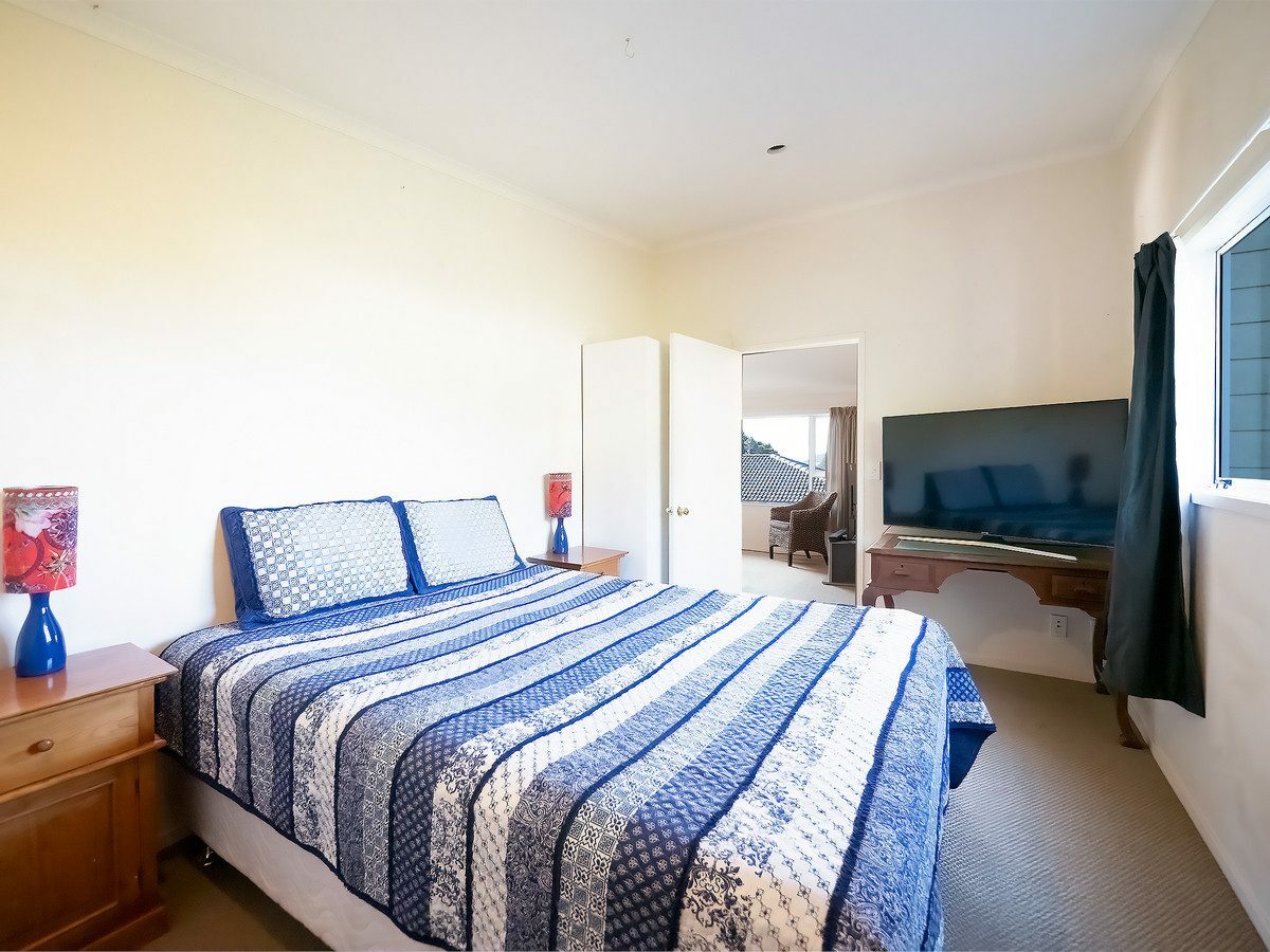 Location, Water views and All-Day Sun!