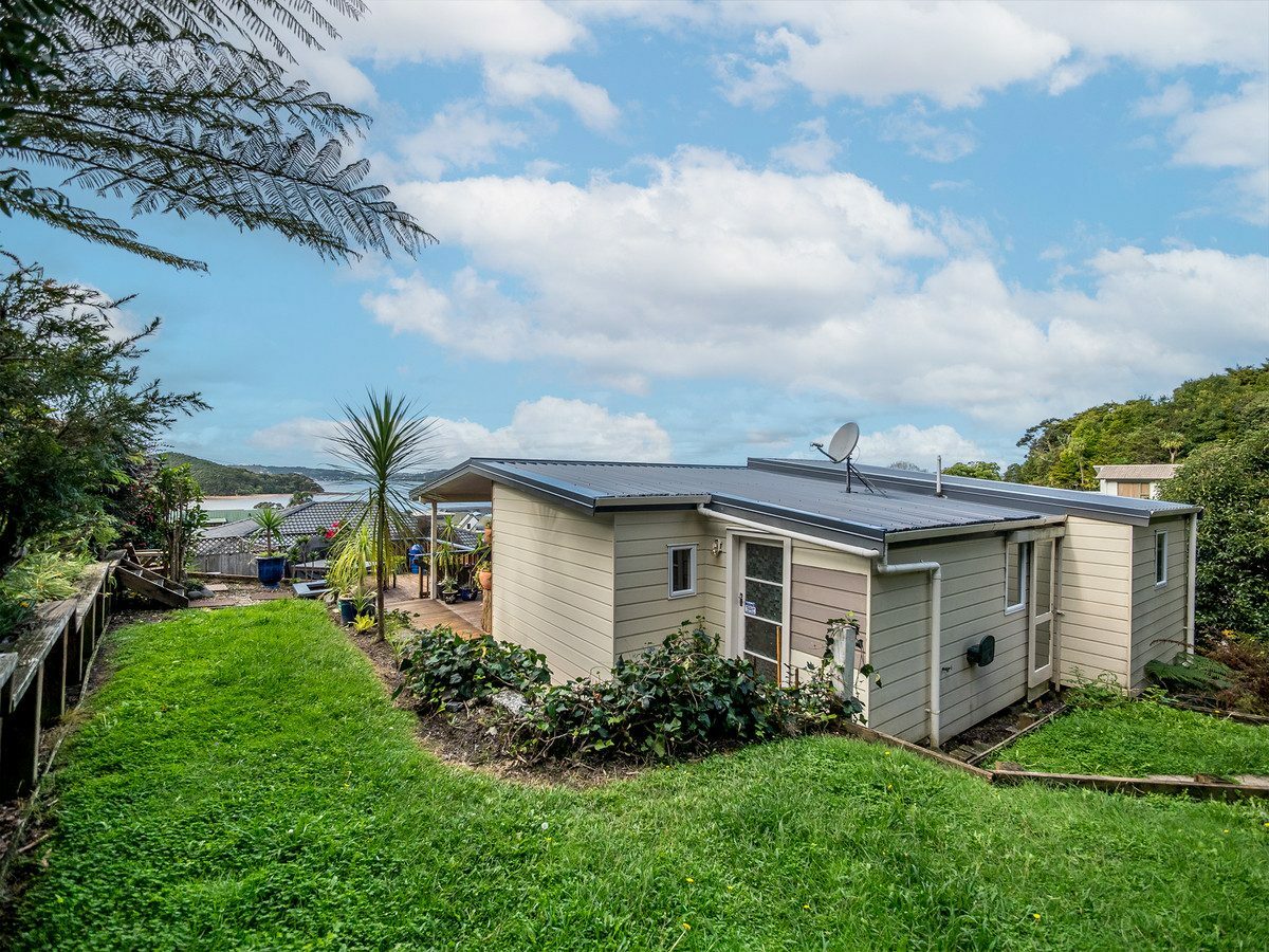 Location, Water views and All-Day Sun!