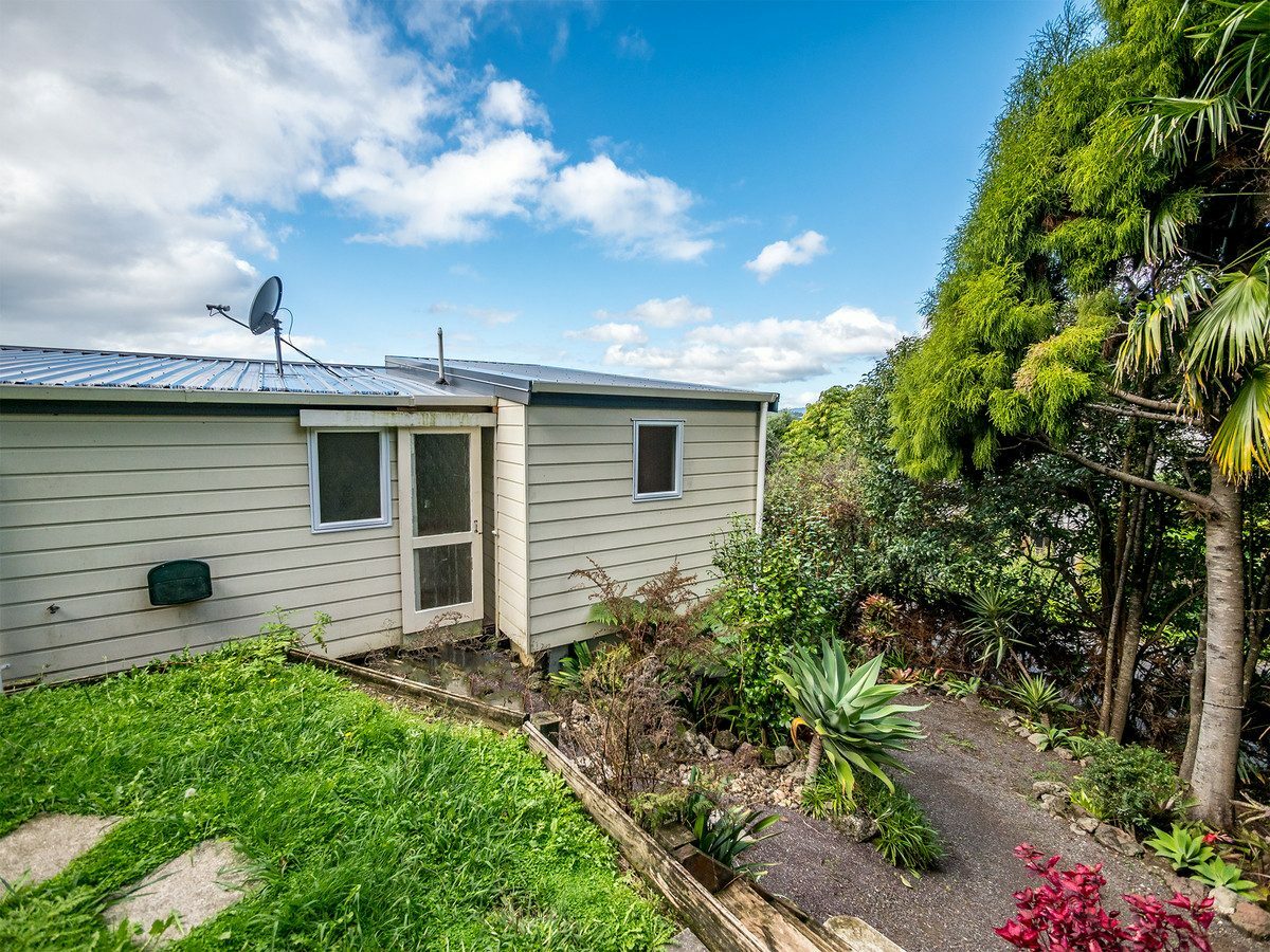 Location, Water views and All-Day Sun!