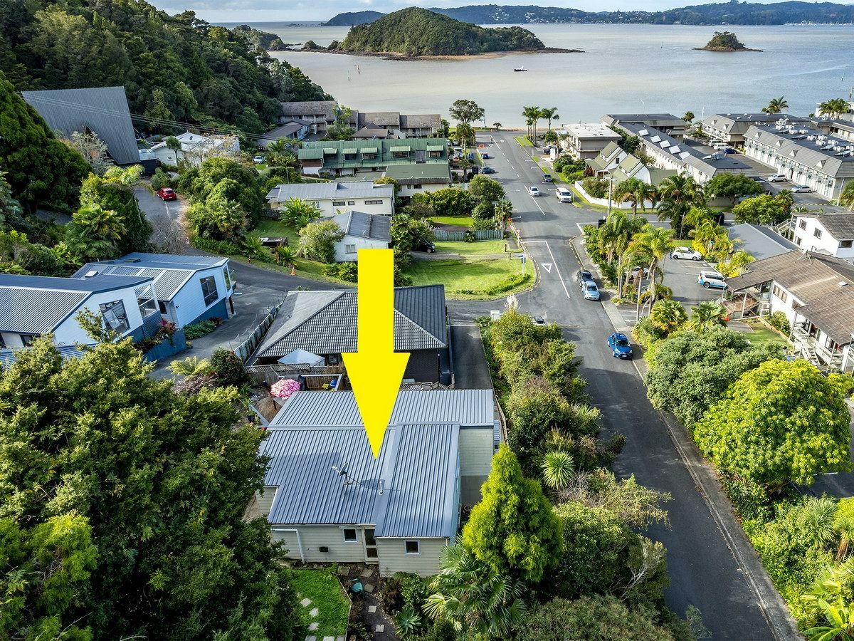 Location, Water views and All-Day Sun!