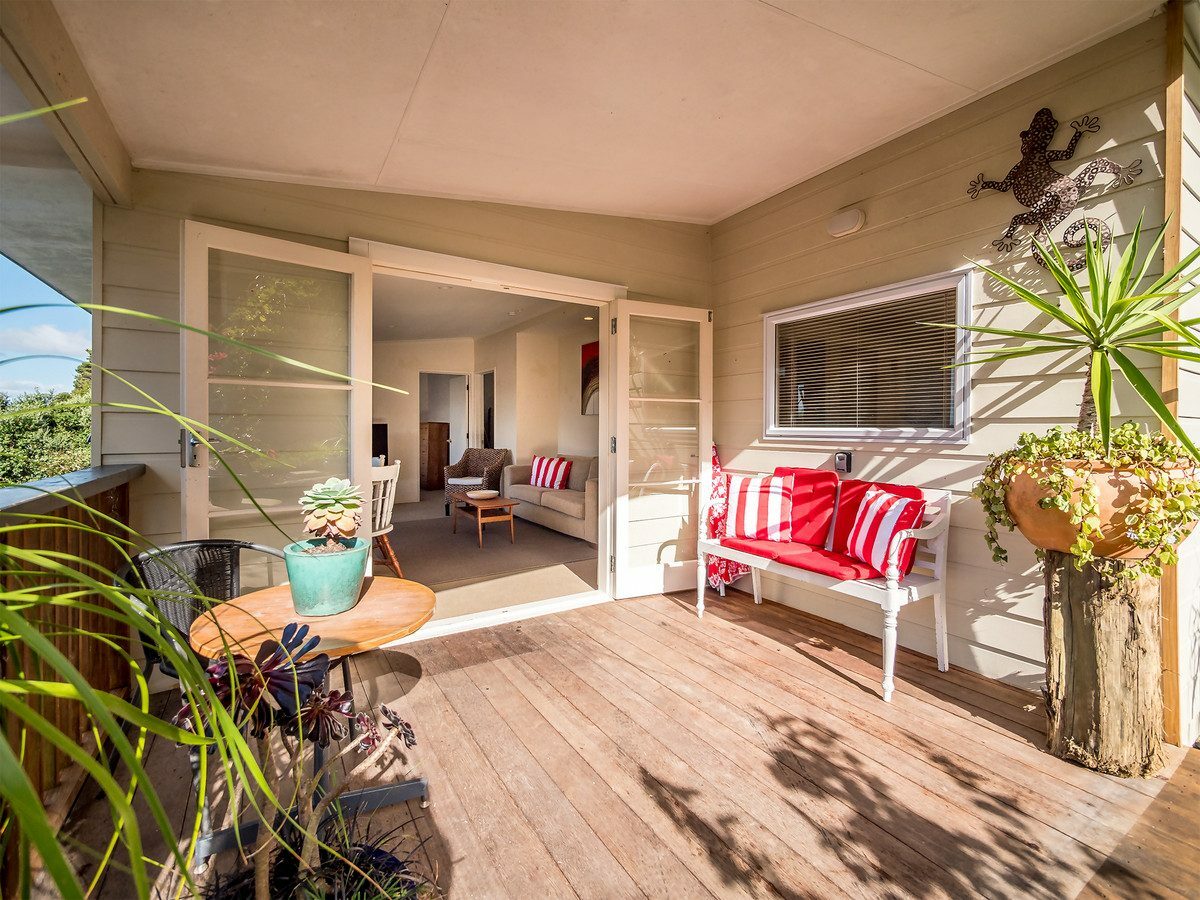 Location, Water views and All-Day Sun!