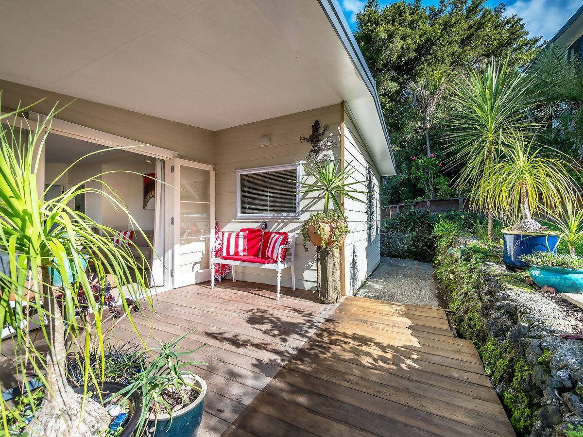 Location, Water views and All-Day Sun!