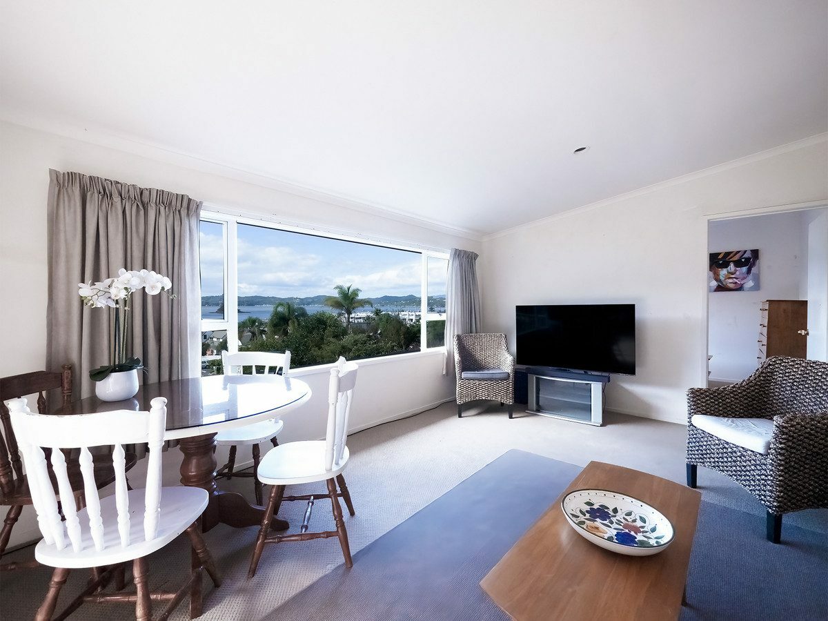 Location, Water views and All-Day Sun!