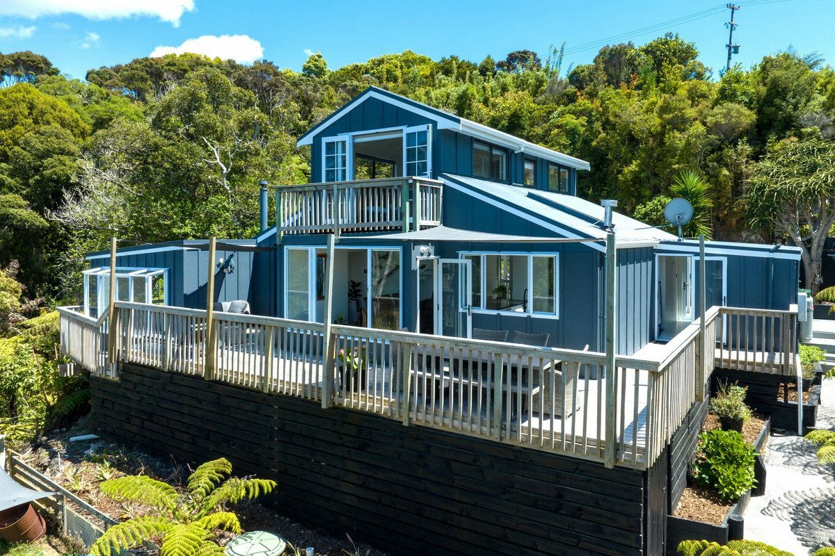 Luxurious Coastal Hideaway – Modern Elegance, Privacy and Sun in Opua