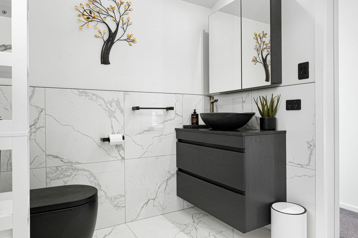 Luxurious Coastal Hideaway – Modern Elegance, Privacy and Sun in Opua