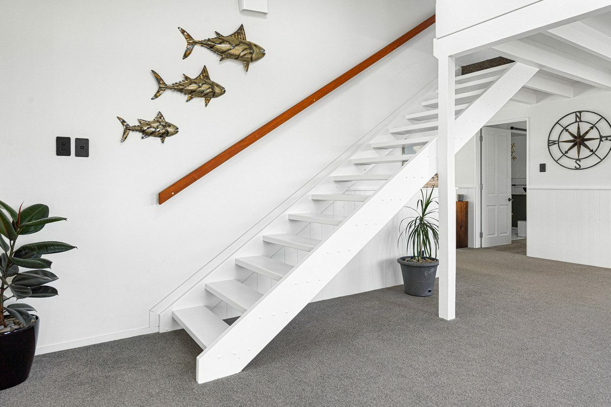 Luxurious Coastal Hideaway – Modern Elegance, Privacy and Sun in Opua