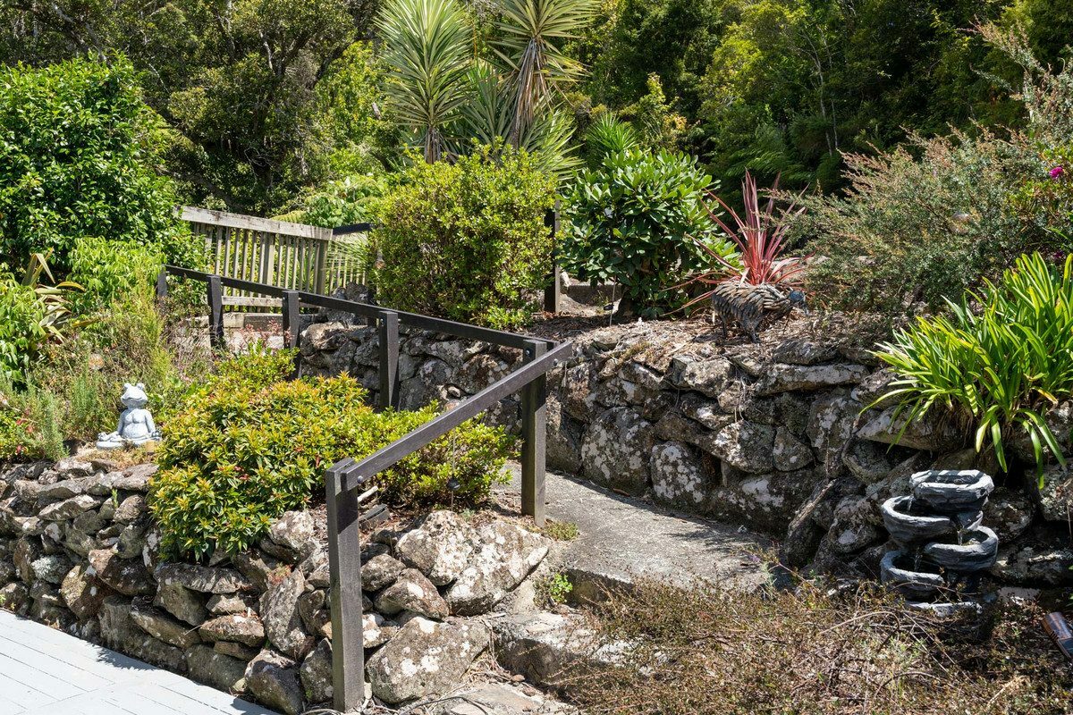 Luxurious Coastal Hideaway – Modern Elegance, Privacy and Sun in Opua