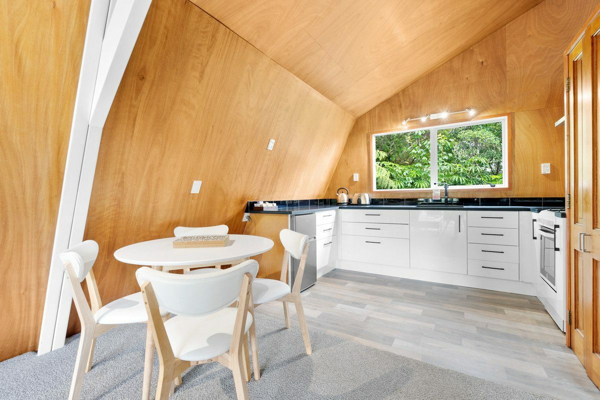Luxurious Coastal Hideaway – Modern Elegance, Privacy and Sun in Opua