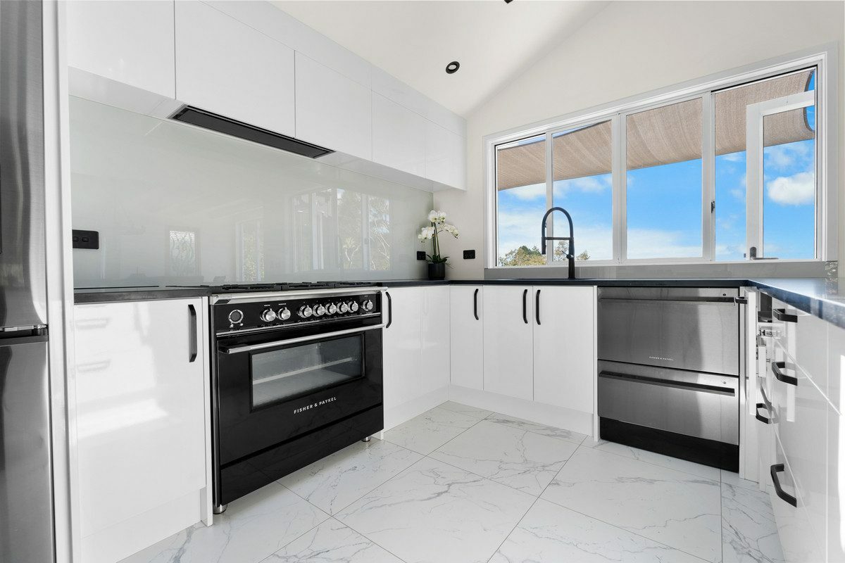 Luxurious Coastal Hideaway – Modern Elegance, Privacy and Sun in Opua