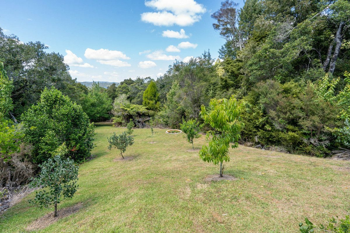 Luxurious Coastal Hideaway – Modern Elegance, Privacy and Sun in Opua