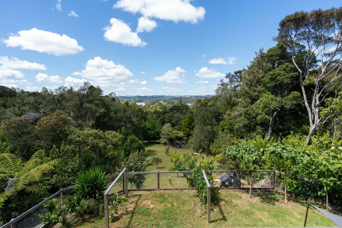 Luxurious Coastal Hideaway – Modern Elegance, Privacy and Sun in Opua