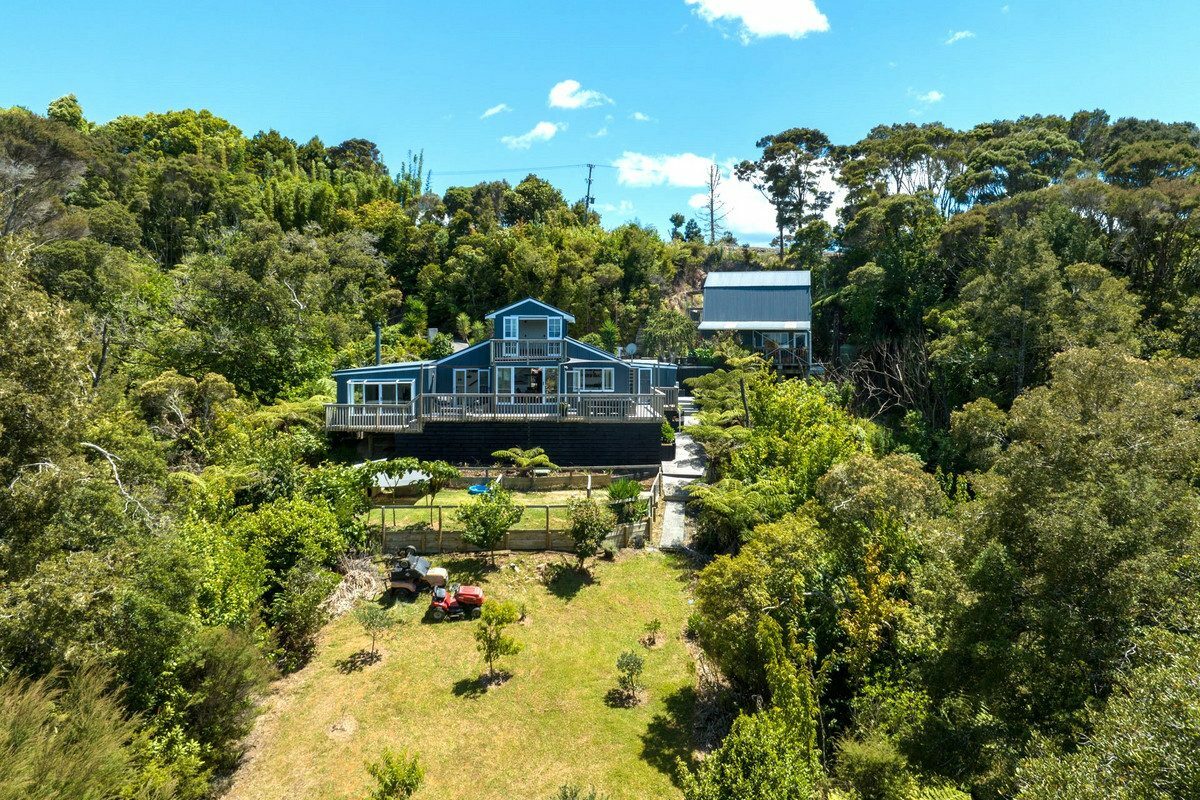 Luxurious Coastal Hideaway – Modern Elegance, Privacy and Sun in Opua