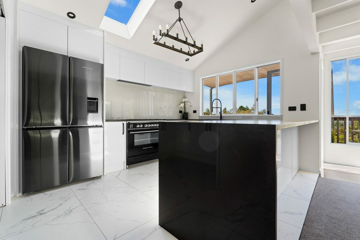 Luxurious Coastal Hideaway – Modern Elegance, Privacy and Sun in Opua