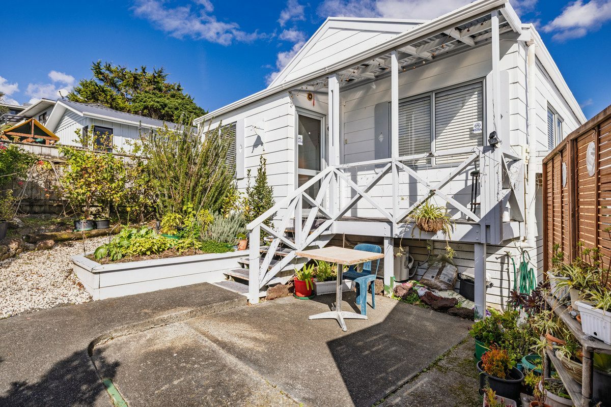 Versatile Coastal Living with Income in Beautiful Paihia