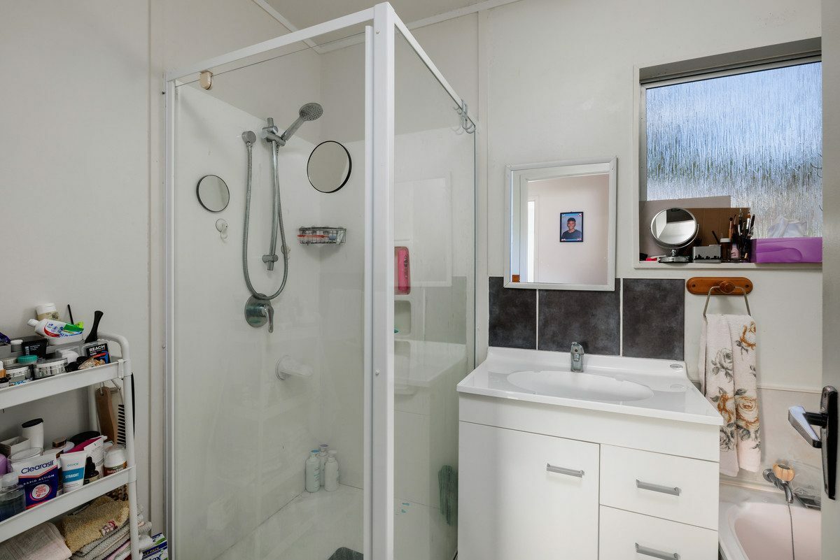 Versatile Coastal Living with Income in Beautiful Paihia