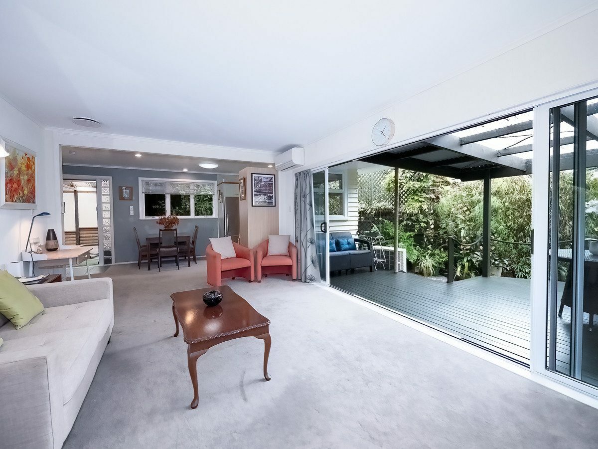 Private Paihia Gem – Walk to the Beach!