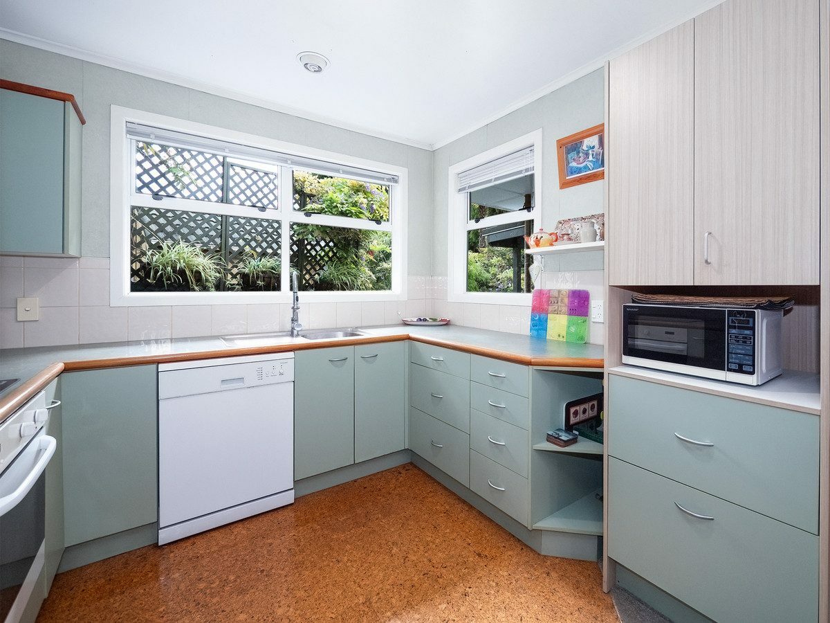 Private Paihia Gem – Walk to the Beach!