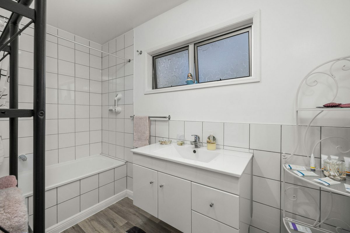 Panoramic Coastal Living with Income Potential in Paihia