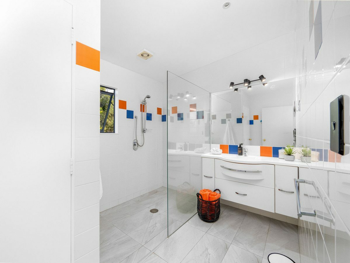 Elevated Coastal Elegance - Sun, Space and Spectacular Views