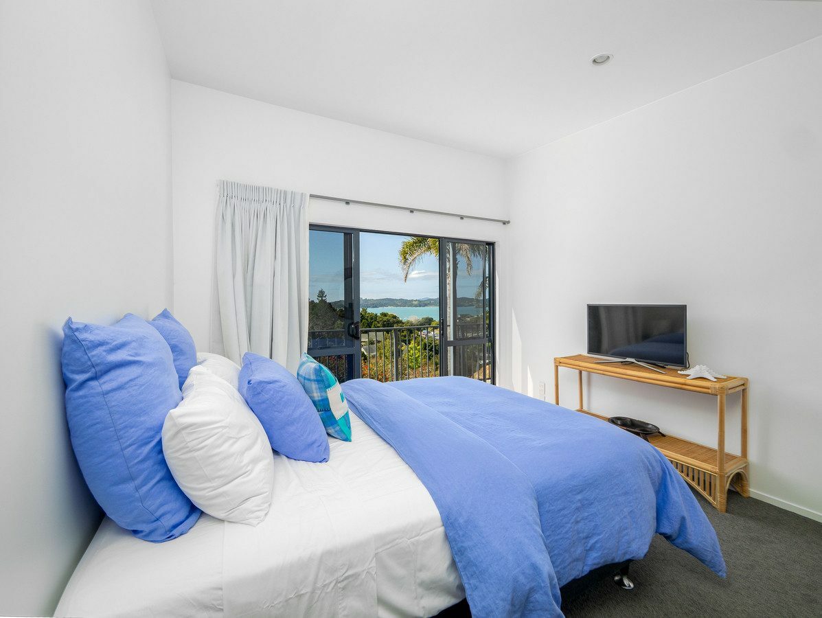 Elevated Coastal Elegance - Sun, Space and Spectacular Views