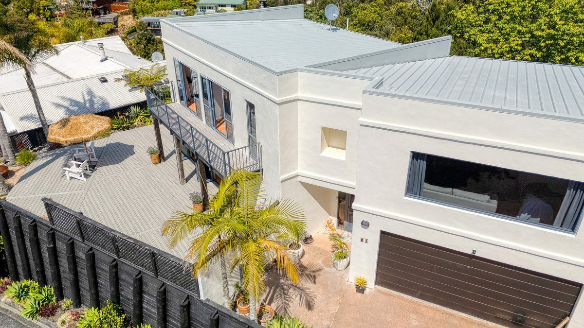 Elevated Coastal Elegance - Sun, Space and Spectacular Views