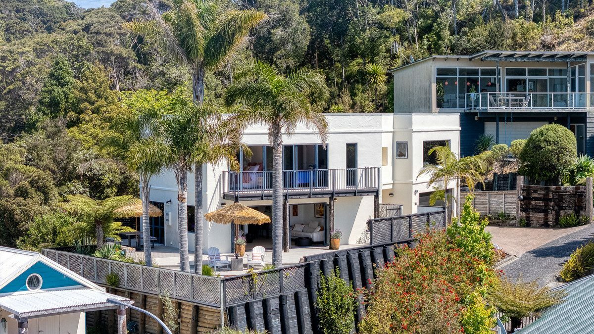 Elevated Coastal Elegance - Sun, Space and Spectacular Views