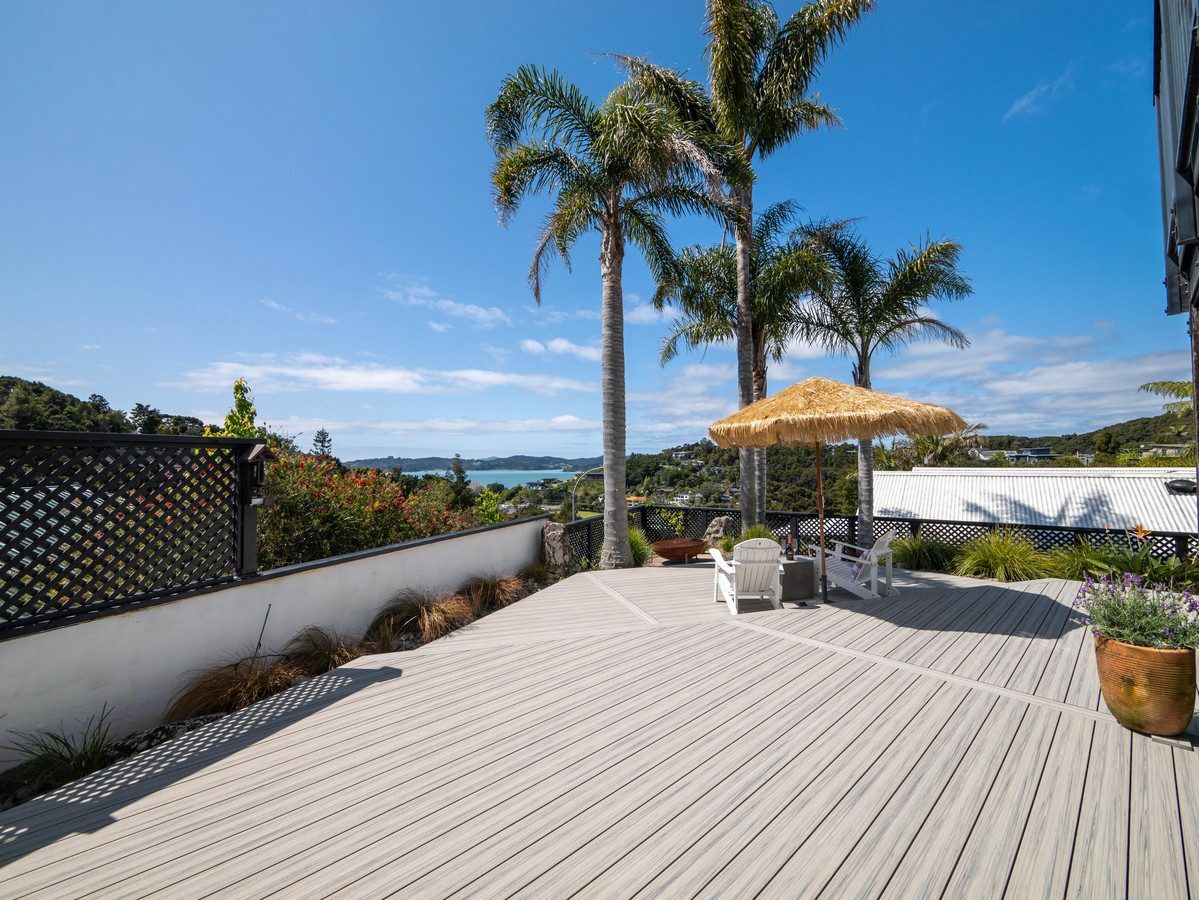 Elevated Coastal Elegance - Sun, Space and Spectacular Views