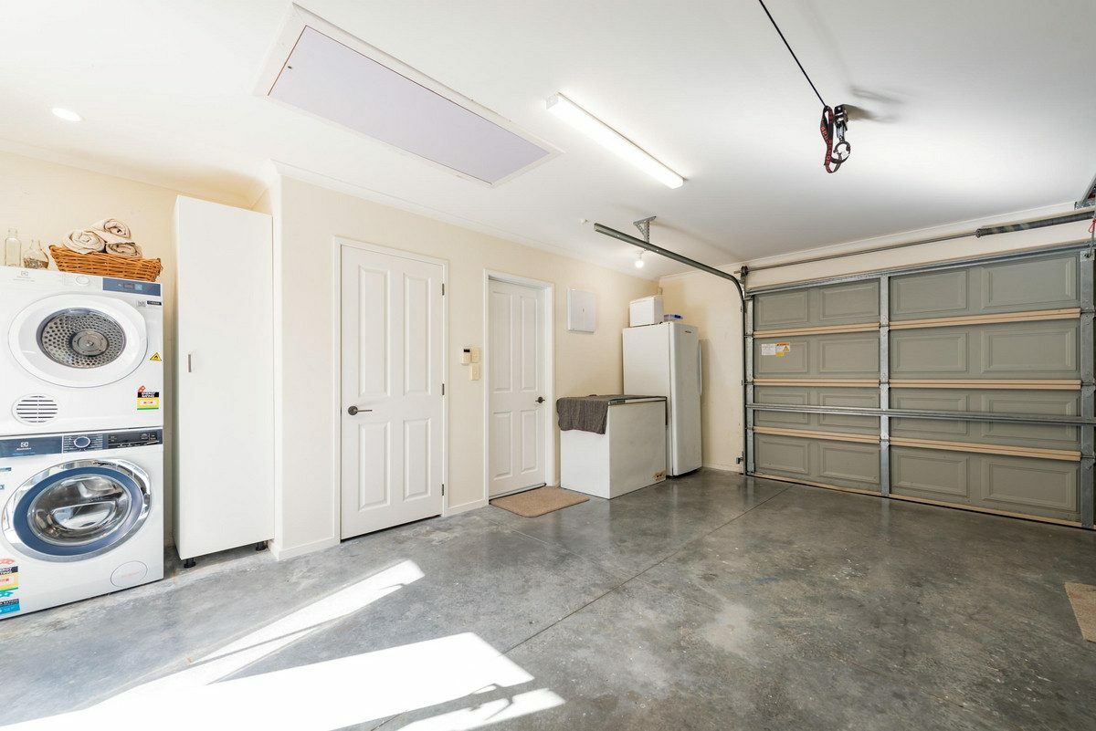 Stunning Riverside Retreat!