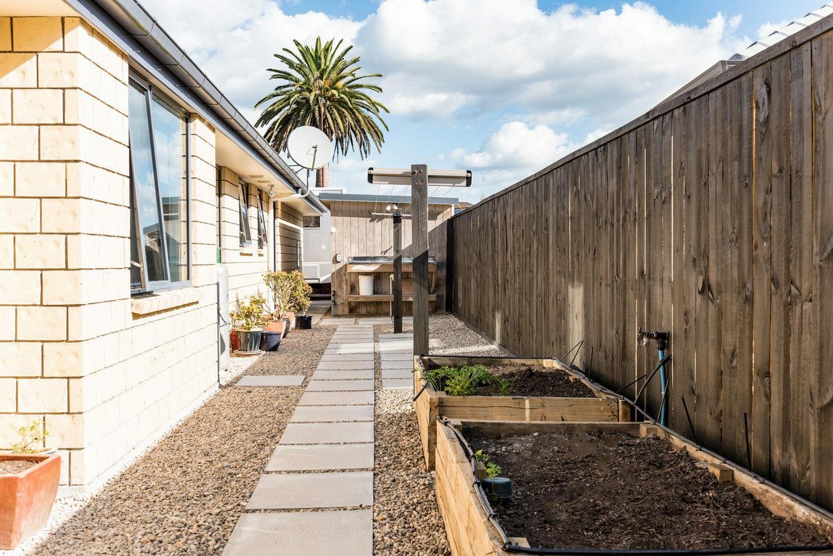 Stunning Riverside Retreat!