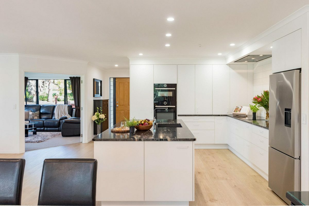 Stunning Riverside Retreat!