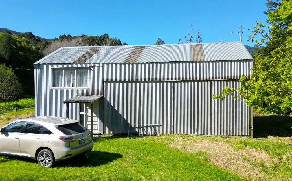 Waimamaku lifestyle with creek