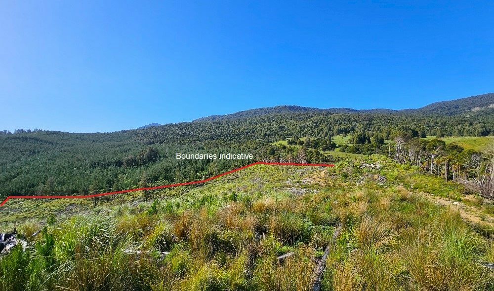 Waimamaku lifestyle with creek