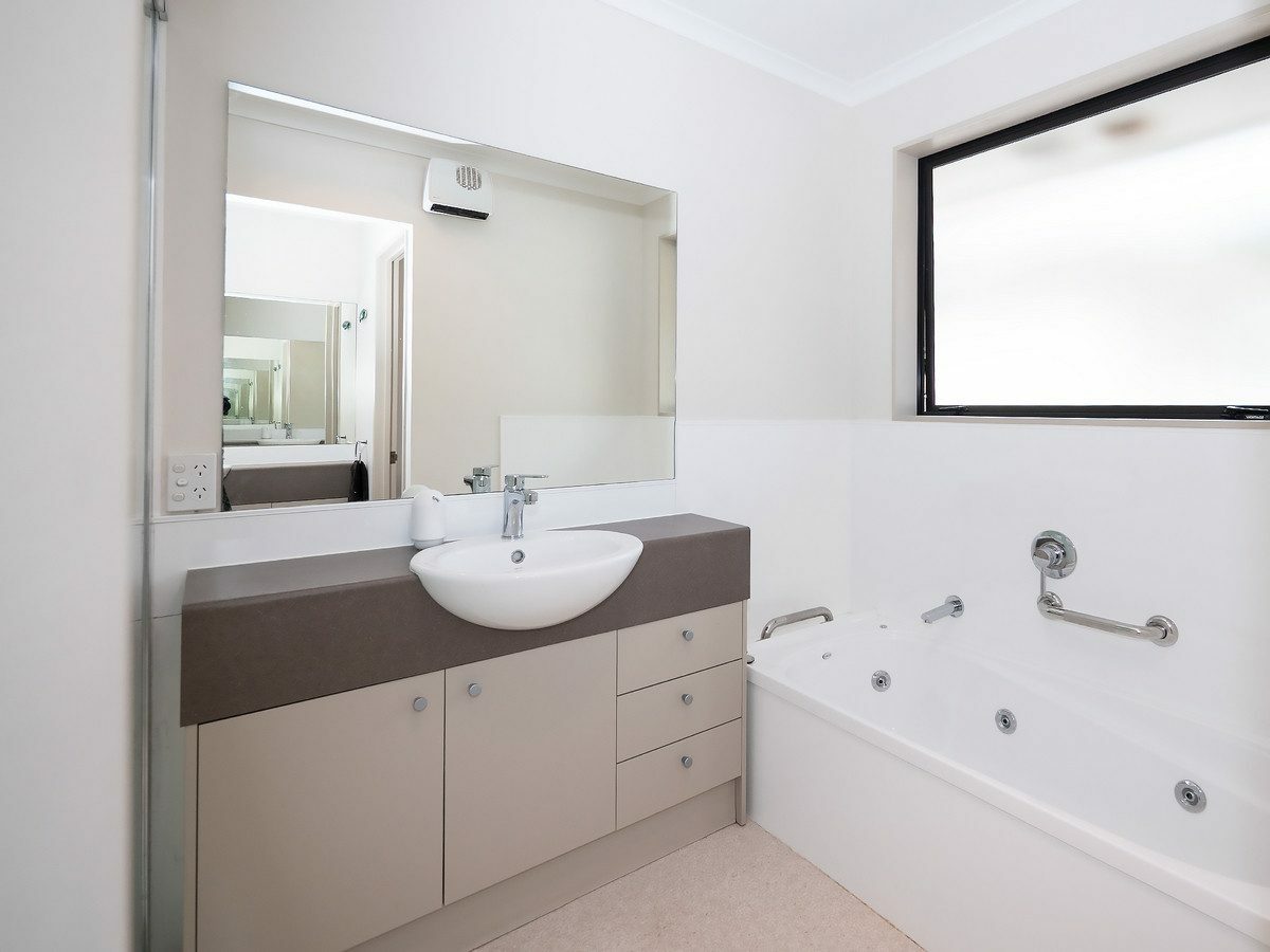 Sun-Filled Single-Level Living in the Heart of Paihia