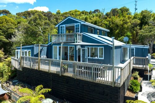 Luxurious Coastal Hideaway – Modern Elegance, Privacy and Sun in Opua