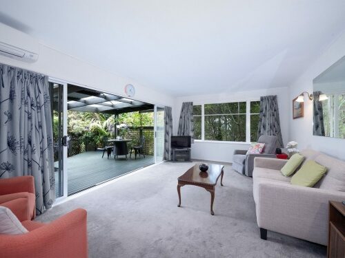 Private Paihia Gem – Walk to the Beach!