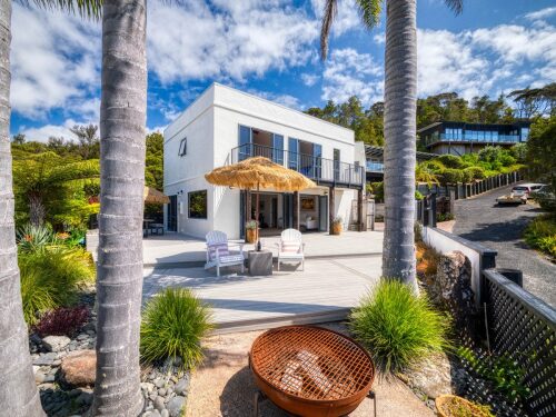 Elevated Coastal Elegance - Sun, Space and Spectacular Views